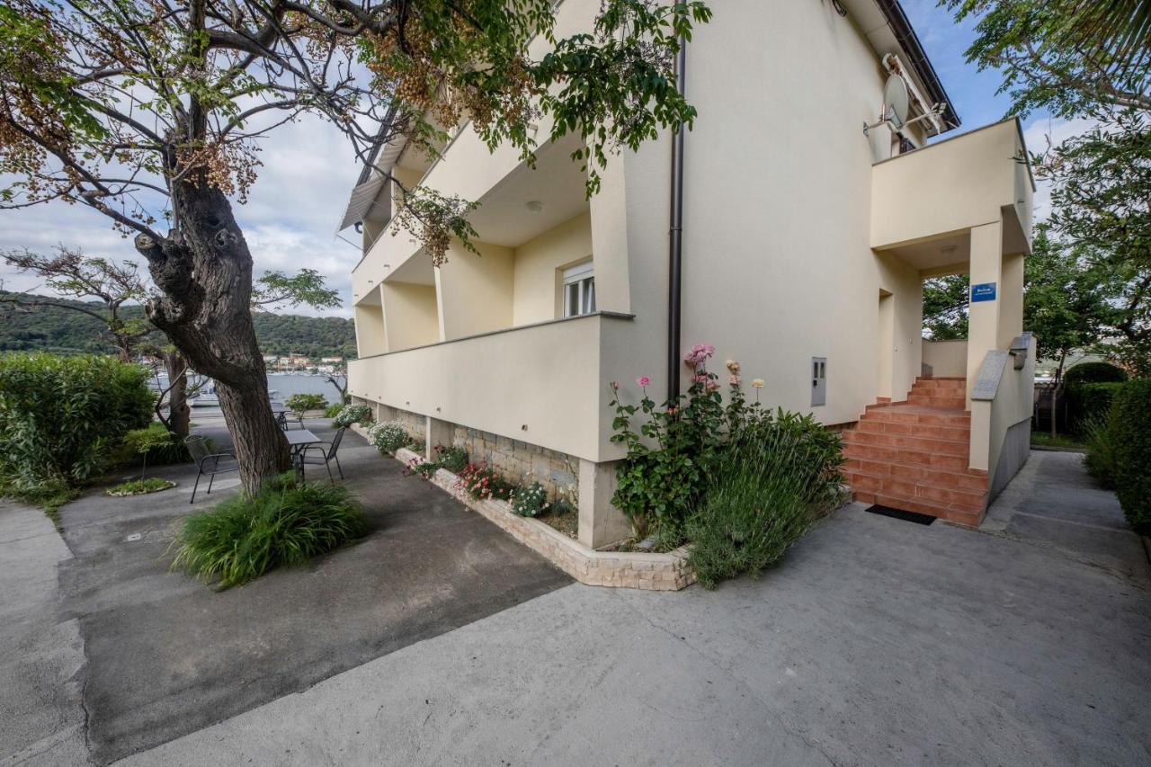 Apartments By The Sea Supetarska Draga - Donja, Rab - 11769 Exterior foto